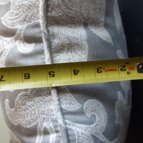 Sunbrella pair of throw pillows - Picture 6 of 8